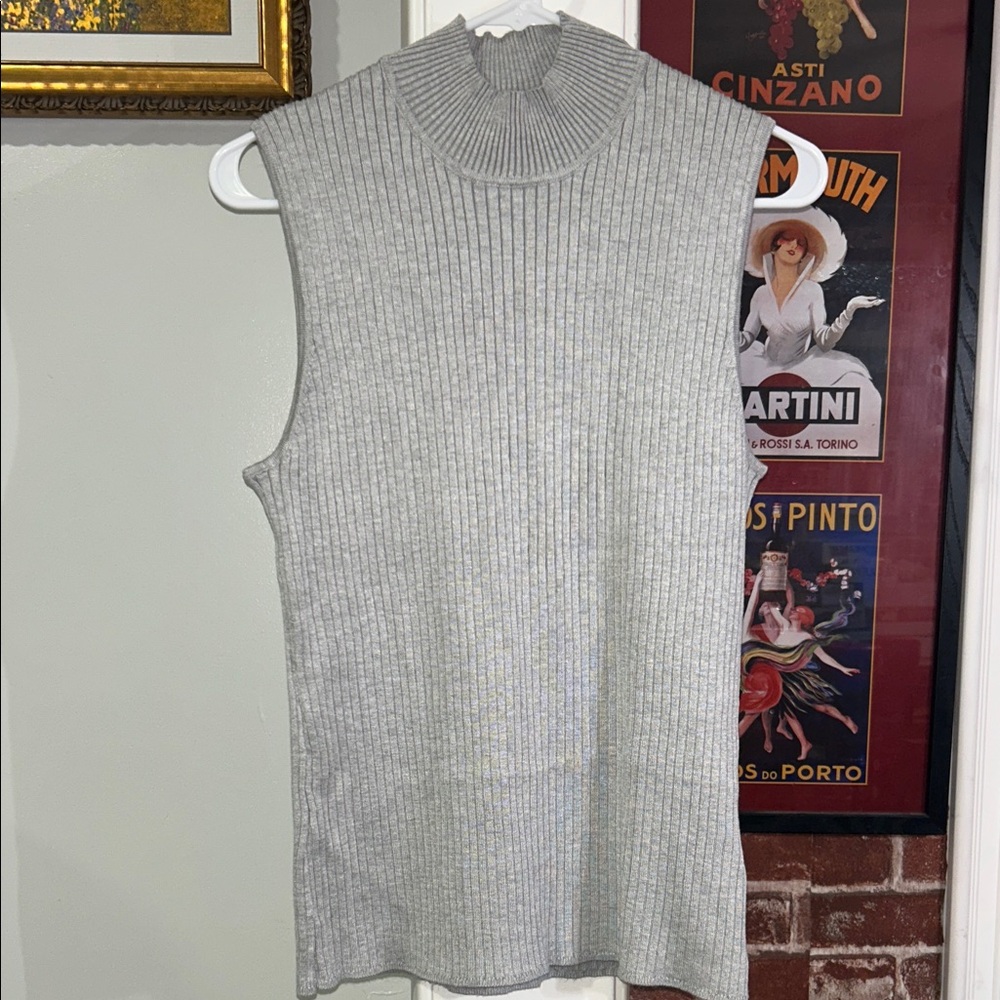 Sleeveless Ribbed Mock Neck Top - Light Gray